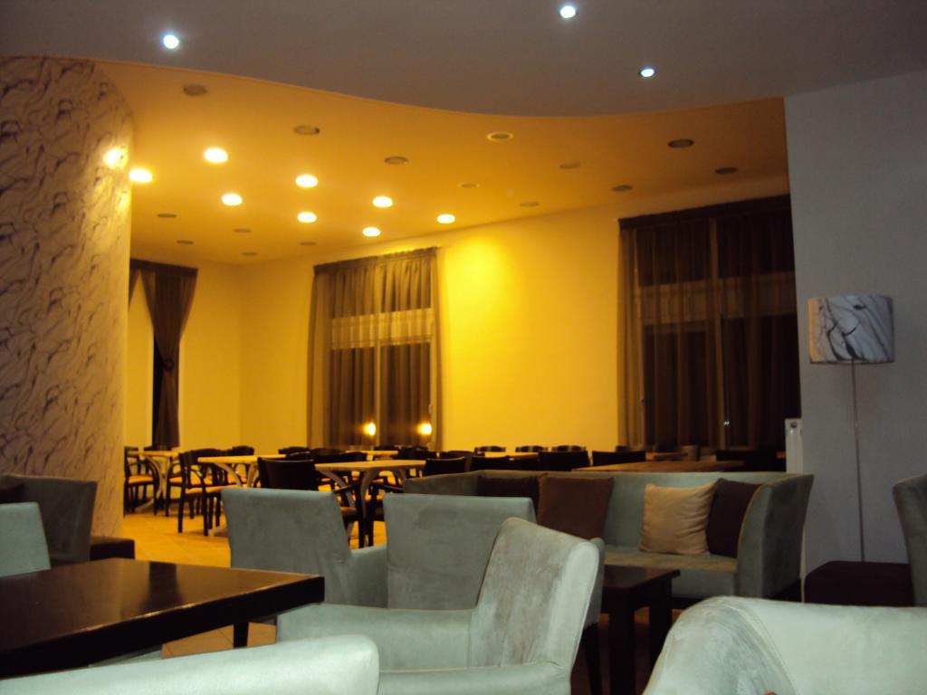 Aitheron Hotel Air Park Zervi Exterior photo