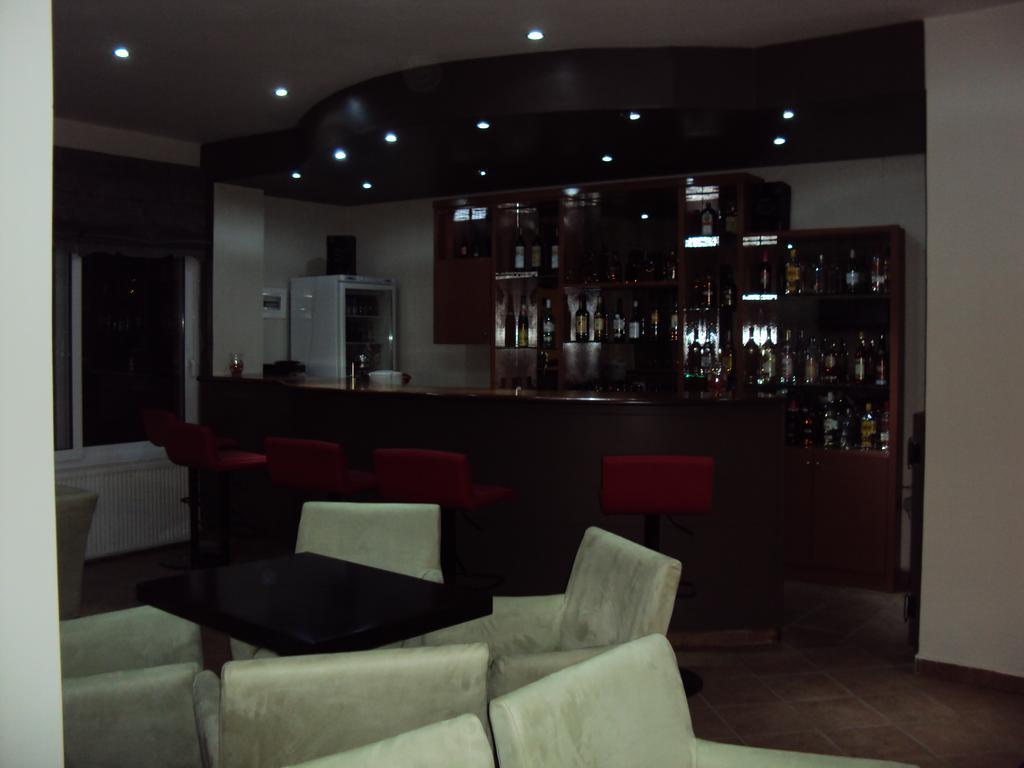 Aitheron Hotel Air Park Zervi Exterior photo