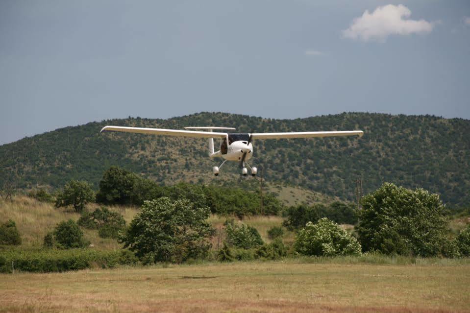 Aitheron Hotel Air Park Zervi Exterior photo